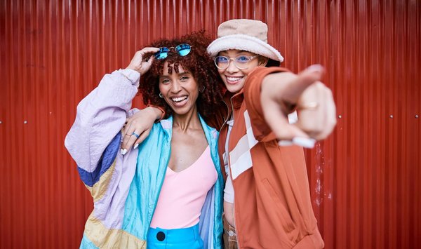 Quelle est l'influence de la culture pop sur les tendances de mode actuelles ?