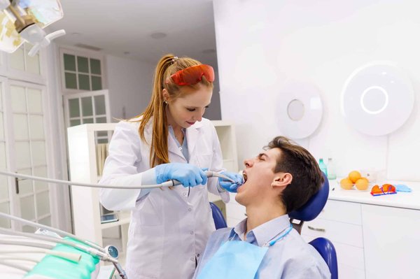 Quelles sont les spécialités de la Clinique Dentaire Prisma ?