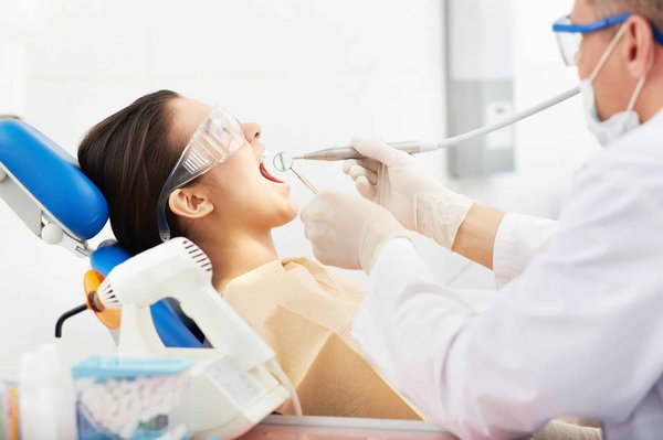 Comment la dentisterie Hanok aborde-t-elle les traitements de canal ?